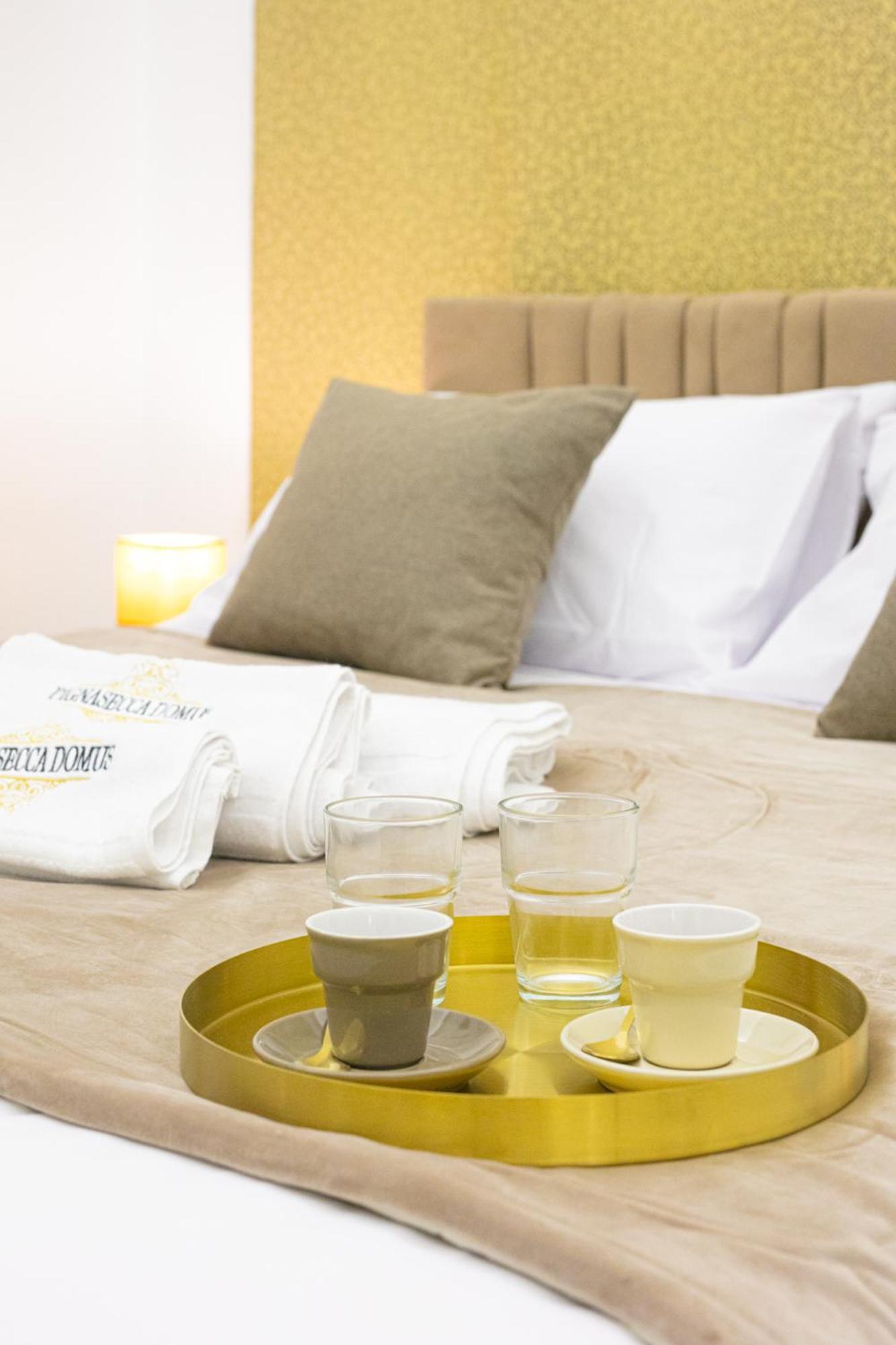 Pignasecca Domus Hotel เนเปิลส์ ภายนอก รูปภาพ